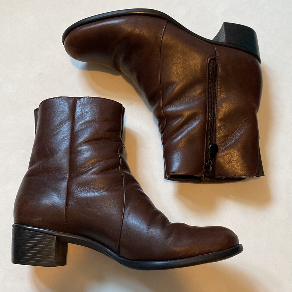 Munro Shock Absorbing Brown Ankle Boots